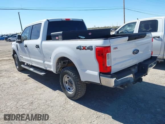 ✅ 2017 Ford F-250 Lariat • VIN: 1FT7W2BT9HED59037 • Lot: 43604579. Wystawiony na IAAI z przebiegiem 212 986 mil. Bezpłatny archiwum sprzedaży aukcyjnych z USA i szczegółowy raport historii pojazdu na DreamBid. Zdjęcie 3.
