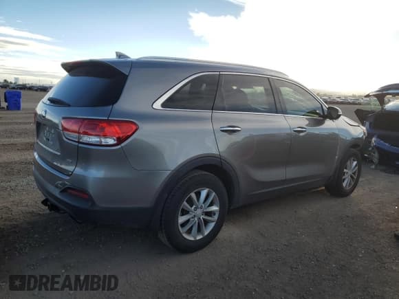 ✅ 2018 Kia Sorento L • VIN: 5XYPG4A35JG412212 • Lot: 86262505. Listed on Copart with 116,818 mi. Free auction sales archive from the USA and detailed vehicle history report at DreamBid. Image 3.