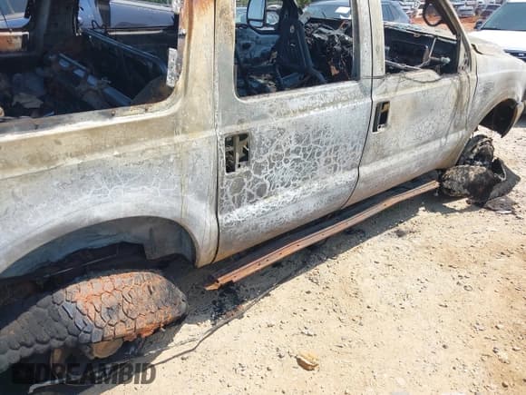 ✅ 2001 Ford Excursion Limited • VIN: 1FMSU43F91EC27353 • Lot: 42602756. Wystawiony na IAAI z przebiegiem Nie podano. Bezpłatny archiwum sprzedaży aukcyjnych z USA i szczegółowy raport historii pojazdu na DreamBid. Zdjęcie 6.