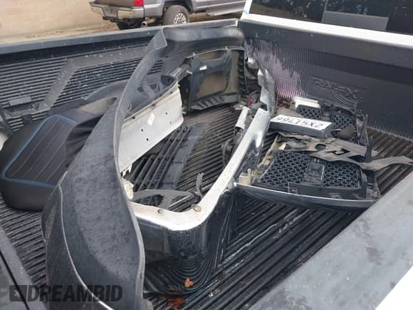 ✅ 2018 Ram 2500 Big Horn • VIN: 3C6TR4MT1JG213218 • Lot: 41487023. Wystawiony na IAAI z przebiegiem 141 367 mil. Bezpłatny archiwum sprzedaży aukcyjnych z USA i szczegółowy raport historii pojazdu na DreamBid. Zdjęcie 12.