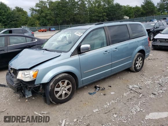 ✅ 2010 Chrysler Town & Country Touring Plus • VIN: 2A4RR8DX0AR494185 • Lot: 68684335. Wystawiony na Copart z przebiegiem 131 904 mil. Bezpłatny archiwum sprzedaży aukcyjnych z USA i szczegółowy raport historii pojazdu na DreamBid. Zdjęcie 1.