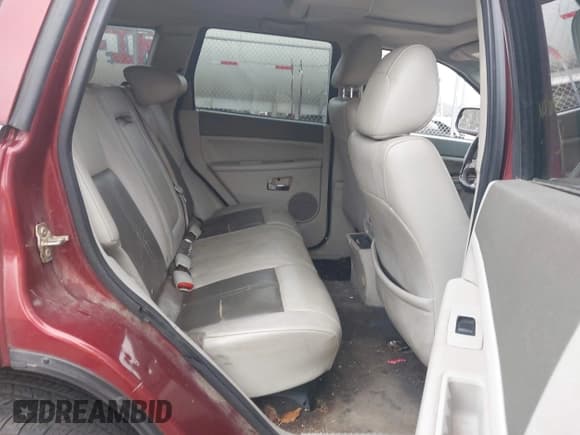 ✅ 2007 Jeep Grand Cherokee Limited • VIN: 1J8HR58P07C582397 • Lot: 43672978. Wystawiony na IAAI z przebiegiem 133 245 mil. Bezpłatny archiwum sprzedaży aukcyjnych z USA i szczegółowy raport historii pojazdu na DreamBid. Zdjęcie 8.