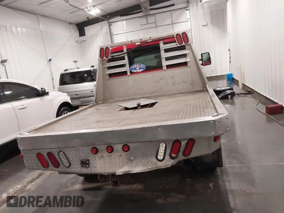 ✅ 2005 Chevrolet Silverado 2500HD LS • VIN: 1GCHK23235F812421 • Lot: 42096187. Wystawiony na IAAI z przebiegiem 328 958 mil. Bezpłatny archiwum sprzedaży aukcyjnych z USA i szczegółowy raport historii pojazdu na DreamBid. Zdjęcie 17.