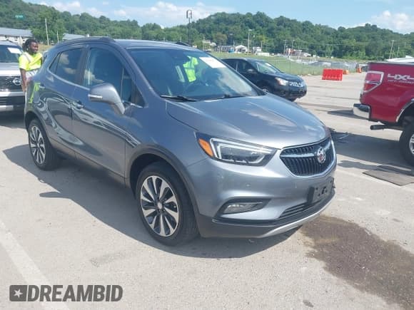 ✅ 2019 Buick Encore Essence • VIN: KL4CJGSM8KB961272 • Lot: 42709472. Wystawiony na IAAI z przebiegiem 59 553 mil. Bezpłatny archiwum sprzedaży aukcyjnych z USA i szczegółowy raport historii pojazdu na DreamBid. Zdjęcie 1.