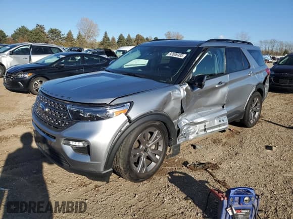 ✅ 2022 Ford Explorer XLT • VIN: 1FMSK8DH0NGB11398 • Лот: 92006385. Опубликован ранее на Copart с пробегом 48 999 миль. Бесплатный доступ к архиву аукционных продаж из США и подробный отчёт об истории автомобиля на DreamBid. Изображение 1.