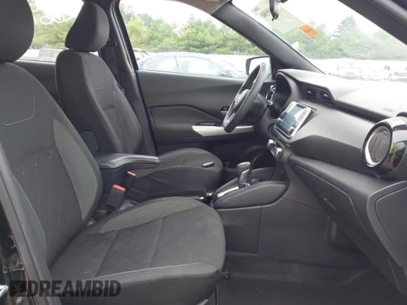 ✅ 2020 Nissan Kicks SV • VIN: 3N1CP5CV2LL545592 • Lot: 42869580. Wystawiony na IAAI z przebiegiem 104 850 mil. Bezpłatny archiwum sprzedaży aukcyjnych z USA i szczegółowy raport historii pojazdu na DreamBid. Zdjęcie 5.