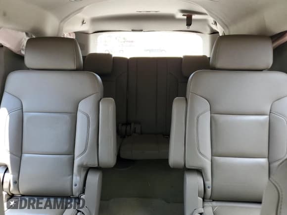 ✅ 2016 Chevrolet Suburban LT • VIN: 1GNSCHKCXGR274969 • Lot: 62906974. Wystawiony na Copart z przebiegiem 178 721 mil. Bezpłatny archiwum sprzedaży aukcyjnych z USA i szczegółowy raport historii pojazdu na DreamBid. Zdjęcie 10.