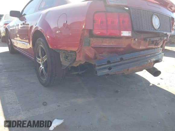 ✅ 2007 Ford Mustang GT Deluxe • VIN: 1ZVFT82H475215524 • Lot: 43472502. Listed on IAAI with 193,059 mi. Free auction sales archive from the USA and detailed vehicle history report at DreamBid. Image 18.