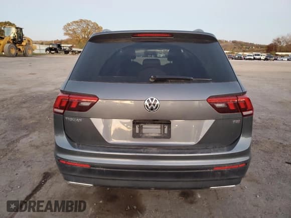 ✅ 2018 Volkswagen Tiguan S • VIN: 3VV1B7AX3JM121804 • Lot: 90357655. Listed on Copart with 97,140 mi. Free auction sales archive from the USA and detailed vehicle history report at DreamBid. Image 6.