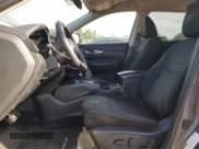 ✅ 2018 Nissan Rogue S • VIN: 5N1AT2MV8JC808220 • Lot: 90400695. Wystawiony na Copart z przebiegiem 136 057 mil. Bezpłatny archiwum sprzedaży aukcyjnych z USA i szczegółowy raport historii pojazdu na DreamBid. Zdjęcie 7.