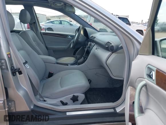 ✅ 2002 Mercedes-Benz C 230/260/280/320 • VIN: WDBRF61J42F280245 • Lot: 42522610. Wystawiony na IAAI z przebiegiem 85 604 mil. Bezpłatny archiwum sprzedaży aukcyjnych z USA i szczegółowy raport historii pojazdu na DreamBid. Zdjęcie 5.