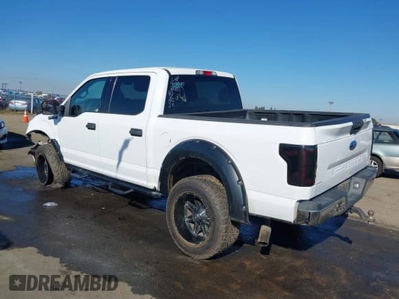✅ 2018 Ford F-150 XL • VIN: 1FTEW1E50JKD37448 • Lot: 43599647. Wystawiony na IAAI z przebiegiem 108 896 mil. Bezpłatny archiwum sprzedaży aukcyjnych z USA i szczegółowy raport historii pojazdu na DreamBid. Zdjęcie 3.