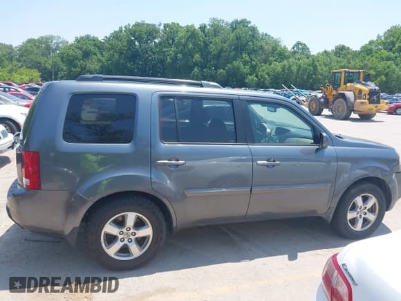 ✅ 2010 Honda Pilot EX-L • VIN: 5FNYF4H62AB015040 • Lot: 42468728. Wystawiony na IAAI z przebiegiem 208 912 mil. Bezpłatny archiwum sprzedaży aukcyjnych z USA i szczegółowy raport historii pojazdu na DreamBid. Zdjęcie 13.