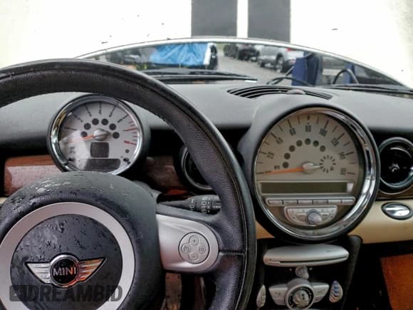 ✅ 2010 MINI Clubman • VIN: WMWML3C50ATX37391 • Lot: 95633405. Wystawiony na Copart z przebiegiem Nie podano. Bezpłatny archiwum sprzedaży aukcyjnych z USA i szczegółowy raport historii pojazdu na DreamBid. Zdjęcie 9.