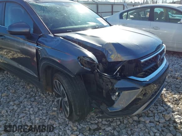 ✅ 2024 Volkswagen Taos SE • VIN: 3VVSX7B28RM024621 • Lot: 43769765. Wystawiony na IAAI z przebiegiem Nie podano. Bezpłatny archiwum sprzedaży aukcyjnych z USA i szczegółowy raport historii pojazdu na DreamBid. Zdjęcie 17.