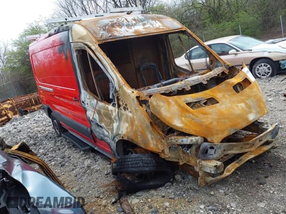 ✅ 2016 Ford Transit Cargo • VIN: 1FTYR2CG4GKB43643 • Lot: 41801467. Wystawiony na IAAI z przebiegiem Nie podano. Bezpłatny archiwum sprzedaży aukcyjnych z USA i szczegółowy raport historii pojazdu na DreamBid. Zdjęcie 1.