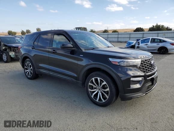 ✅ 2022 Ford Explorer ST-Line • VIN: 1FMSK8KH2NGA06736 • Lot: 82310335. Listed on Copart with 39,630 mi. Free auction sales archive from the USA and detailed vehicle history report at DreamBid. Image 4.