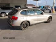 ✅ 2015 BMW X1 xDrive28i • VIN: WBAVL1C5XFVY32688 • Lot: 43784390. Wystawiony na IAAI z przebiegiem 105 136 mil. Bezpłatny archiwum sprzedaży aukcyjnych z USA i szczegółowy raport historii pojazdu na DreamBid. Zdjęcie 4.