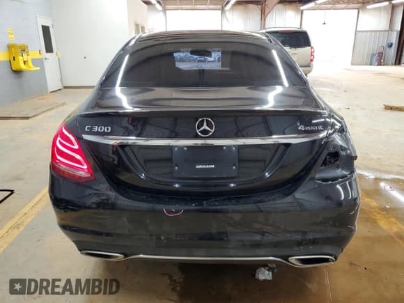 ✅ 2017 Mercedes-Benz C 300 • VIN: 55SWF4KB4HU213950 • Lot: 90358285. Wystawiony na Copart z przebiegiem 56 564 mil. Bezpłatny archiwum sprzedaży aukcyjnych z USA i szczegółowy raport historii pojazdu na DreamBid. Zdjęcie 6.