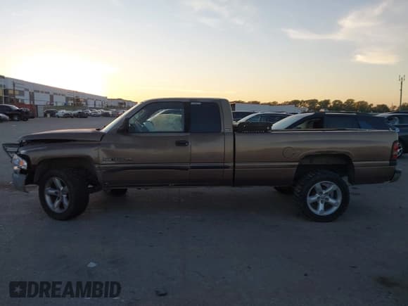 ✅ 2001 Dodge 1500 • VIN: 3B7HC13Z81G210076 • Lot: 43629785. Listed on IAAI with 281,837 mi. Free auction sales archive from the USA and detailed vehicle history report at DreamBid. Image 14.