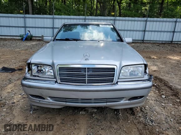 ✅ 1999 Mercedes-Benz C 230/260/280/320 • VIN: WDBHA24G4XA749633 • Lot: 56560105. Wystawiony na Copart z przebiegiem 221 306 mil. Bezpłatny archiwum sprzedaży aukcyjnych z USA i szczegółowy raport historii pojazdu na DreamBid. Zdjęcie 5.