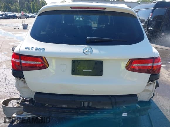 ✅ 2018 Mercedes-Benz GLC 300 • VIN: WDC0G4JB1JV050732 • Lot: 43209373. Listed on IAAI with 151,621 mi. Free auction sales archive from the USA and detailed vehicle history report at DreamBid. Image 17.