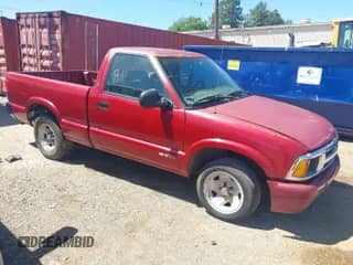 1996 Chevrolet S-10 z VIN 1GCCS1444T8139841, wystawiony jako IAAI lot #42047800 z przebiegiem 325 164 mil mil oraz . Historia ofert i sprzedaży dostępna na DreamBid. Obrazek 1.