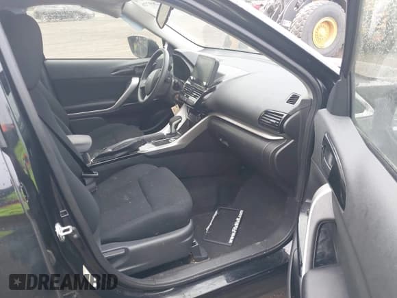 ✅ 2023 Mitsubishi Eclipse Cross LE • VIN: JA4ATVAA3PZ001949 • Lot: 42209728. Wystawiony na IAAI z przebiegiem 64 147 mil. Bezpłatny archiwum sprzedaży aukcyjnych z USA i szczegółowy raport historii pojazdu na DreamBid. Zdjęcie 5.