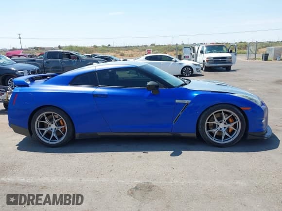 ✅ 2010 Nissan GT-R Premium • VIN: JN1AR5EF9AM231366 • Lot: 42871132. Listed on IAAI with 72,544 mi. Free auction sales archive from the USA and detailed vehicle history report at DreamBid. Image 13.