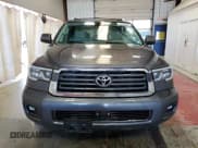 ✅ 2018 Toyota Sequoia SR5 • VIN: 5TDZY5G15JS070829 • Лот: 66050725. Опубликован ранее на Copart с пробегом 290 351 миль. Бесплатный доступ к архиву аукционных продаж из США и подробный отчёт об истории автомобиля на DreamBid. Изображение 5.