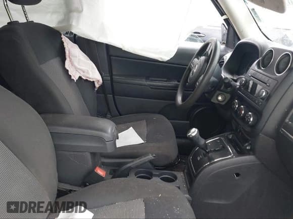 ✅ 2014 Jeep Patriot Sport • VIN: 1C4NJPBA5ED534595 • Lot: 41039340. Wystawiony na IAAI z przebiegiem 108 695 mil. Bezpłatny archiwum sprzedaży aukcyjnych z USA i szczegółowy raport historii pojazdu na DreamBid. Zdjęcie 5.