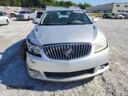 ✅ 2013 Buick LaCrosse Leather • VIN: 1G4GC5E35DF265047 • Lot: 55631635. Wystawiony na Copart z przebiegiem 103 520 mil. Bezpłatny archiwum sprzedaży aukcyjnych z USA i szczegółowy raport historii pojazdu na DreamBid. Zdjęcie 5.