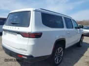 ✅ 2023 Jeep Wagoneer Series III • VIN: 1C4SJSDP4PS503179 • Lot: 41780440. Wystawiony na IAAI z przebiegiem 12 565 mil. Bezpłatny archiwum sprzedaży aukcyjnych z USA i szczegółowy raport historii pojazdu na DreamBid. Zdjęcie 4.