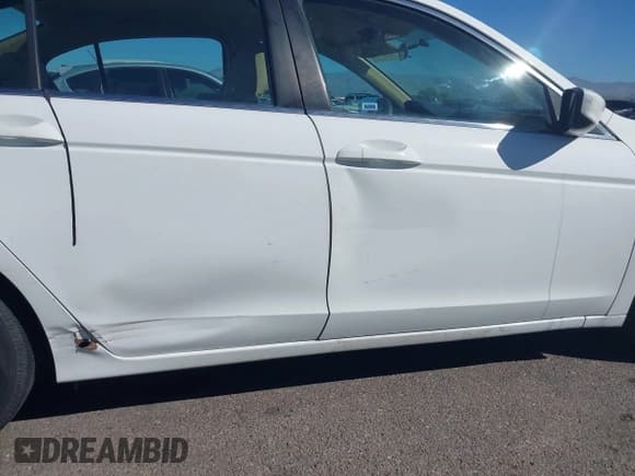 ✅ 2011 Honda Accord SE • VIN: 1HGCP2F67BA011060 • Lot: 43337410. Wystawiony na IAAI z przebiegiem 123 955 mil. Bezpłatny archiwum sprzedaży aukcyjnych z USA i szczegółowy raport historii pojazdu na DreamBid. Zdjęcie 17.