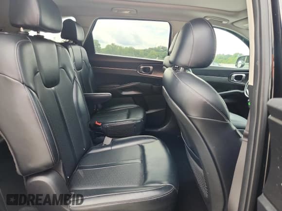 ✅ 2021 Kia Sorento EX • VIN: KNDRH4LGXM5018885 • Lot: 80721145. Wystawiony na Copart z przebiegiem 121 318 mil. Bezpłatny archiwum sprzedaży aukcyjnych z USA i szczegółowy raport historii pojazdu na DreamBid. Zdjęcie 11.