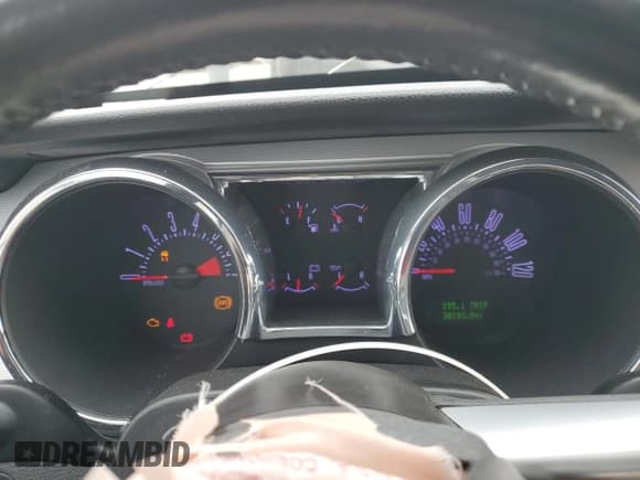 ✅ 2007 Ford Mustang Deluxe • VIN: 1ZVFT80N375300511 • Лот: 91178585. Опубликован ранее на Copart с пробегом 38 193 миль. Бесплатный доступ к архиву аукционных продаж из США и подробный отчёт об истории автомобиля на DreamBid. Изображение 9.