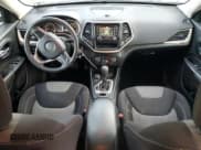 ✅ 2014 Jeep Cherokee Sport • VIN: 1C4PJMAB7EW125617 • Lot: 92238605. Wystawiony na Copart z przebiegiem 104 376 mil. Bezpłatny archiwum sprzedaży aukcyjnych z USA i szczegółowy raport historii pojazdu na DreamBid. Zdjęcie 8.