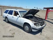 ✅ 1992 Mercedes-Benz 300 300TE • VIN: WDBEA90D6NF219705 • Лот: 42640180. Опубликован ранее на IAAI с пробегом 187 941 миль. Бесплатный доступ к архиву аукционных продаж из США и подробный отчёт об истории автомобиля на DreamBid. Изображение 1.