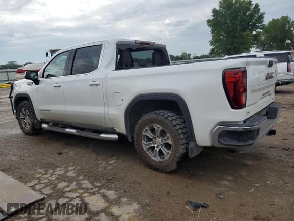 ✅ 2022 GMC Sierra 1500 SLE • VIN: 3GTPUBEK5NG552136 • Лот: 68066634. Опубликован ранее на Copart с пробегом 58 022 миль. Бесплатный доступ к архиву аукционных продаж из США и подробный отчёт об истории автомобиля на DreamBid. Изображение 2.