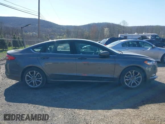 ✅ 2017 Ford Fusion SE • VIN: 3FA6P0HD8HR211638 • Lot: 42029399. Listed on IAAI with 90,262 mi. Free auction sales archive from the USA and detailed vehicle history report at DreamBid. Image 13.