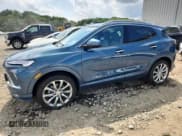 ✅ 2024 Buick Encore GX Avenir • VIN: KL4AMGSL5RB057184 • Lot: 65237075. Wystawiony na Copart z przebiegiem Nie podano. Bezpłatny archiwum sprzedaży aukcyjnych z USA i szczegółowy raport historii pojazdu na DreamBid. Zdjęcie 1.