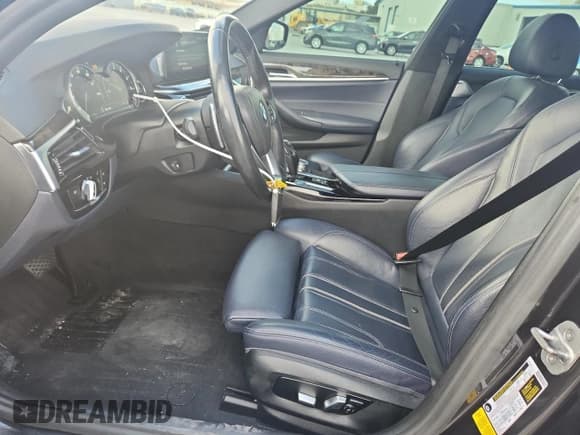 ✅ 2017 BMW 5 Series 530i • VIN: WBAJA5C34HG896405 • Lot: 85378555. Wystawiony na Copart z przebiegiem 117 206 mil. Bezpłatny archiwum sprzedaży aukcyjnych z USA i szczegółowy raport historii pojazdu na DreamBid. Zdjęcie 7.