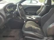 ✅ 2016 Dodge Challenger R/T Scat Pack • VIN: 2C3CDZFJ0GH338627 • Lot: 63824744. Wystawiony na Copart z przebiegiem 92 431 mil. Bezpłatny archiwum sprzedaży aukcyjnych z USA i szczegółowy raport historii pojazdu na DreamBid. Zdjęcie 7.