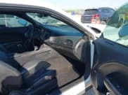 ✅ 2015 Dodge Challenger SXT Plus • VIN: 2C3CDZBGXFH715876 • Lot: 43335515. Wystawiony na IAAI z przebiegiem 134 881 mil. Bezpłatny archiwum sprzedaży aukcyjnych z USA i szczegółowy raport historii pojazdu na DreamBid. Zdjęcie 5.