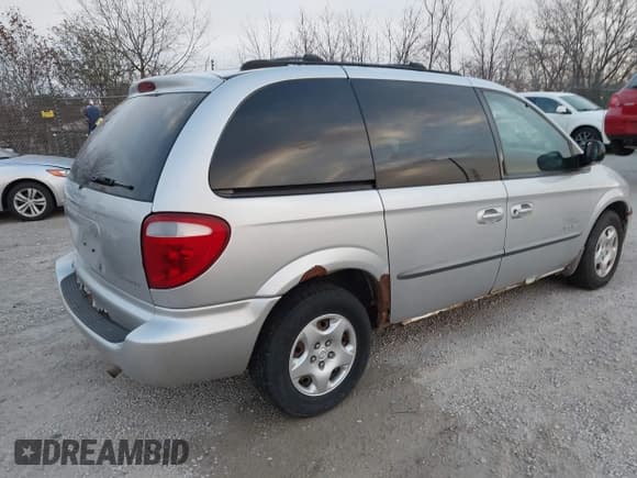 ✅ 2001 Dodge Caravan SE • VIN: 1B4GP45G21B103463 • Lot: 43670168. Wystawiony na IAAI z przebiegiem 191 304 mil. Bezpłatny archiwum sprzedaży aukcyjnych z USA i szczegółowy raport historii pojazdu na DreamBid. Zdjęcie 4.