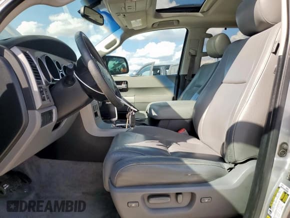 ✅ 2008 Toyota Sequoia Limited • VIN: 5TDZY68A68S012114 • Lot: 82291575. Wystawiony na Copart z przebiegiem 213 052 mil. Bezpłatny archiwum sprzedaży aukcyjnych z USA i szczegółowy raport historii pojazdu na DreamBid. Zdjęcie 7.