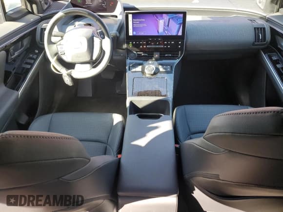 ✅ 2024 Toyota bZ4X XLE • VIN: JTMABACA0RA053717 • Lot: 86874945. Wystawiony na Copart z przebiegiem 8 070 mil. Bezpłatny archiwum sprzedaży aukcyjnych z USA i szczegółowy raport historii pojazdu na DreamBid. Zdjęcie 8.