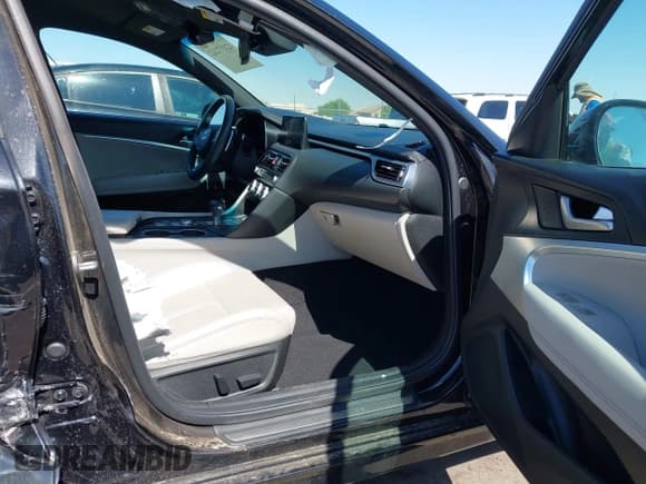 ✅ 2023 Genesis G70 2.0T • VIN: KMTG34TA3PU132398 • Lot: 42497066. Listed on IAAI with 34,759 mi. Free auction sales archive from the USA and detailed vehicle history report at DreamBid. Image 5.