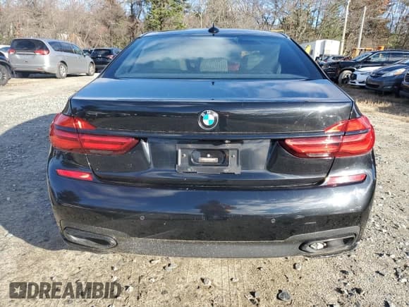 ✅ 2017 BMW 7 Series 740i • VIN: WBA7E2C51HG740336 • Lot: 92994385. Wystawiony na Copart z przebiegiem 112 537 mil. Bezpłatny archiwum sprzedaży aukcyjnych z USA i szczegółowy raport historii pojazdu na DreamBid. Zdjęcie 6.