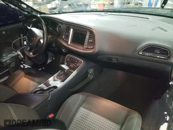 ✅ 2021 Dodge Challenger SXT • VIN: 2C3CDZAG5MH641605 • Lot: 45361613. Wystawiony na Copart z przebiegiem 40 551 mil. Bezpłatny archiwum sprzedaży aukcyjnych z USA i szczegółowy raport historii pojazdu na DreamBid. Zdjęcie 8.